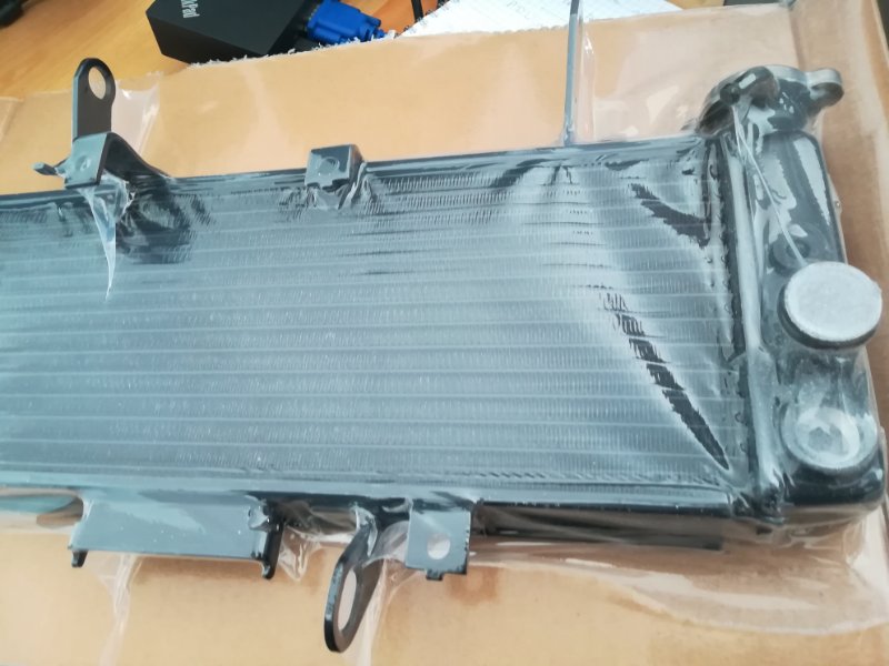 Radiateur pour SV650 k6 commandé sur ebay (Chine)